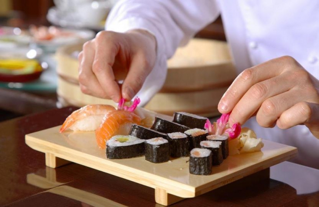 СУШИ-ШОУ – знаменитое блюдо японской кухни приготовят у вас на виду