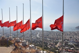 9 флагов Турецкой Республики развиваются над Аланьей
