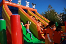 В Аланье открылся детский парк надувных аттракционов