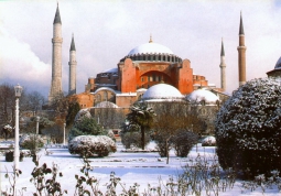 В Стамбуле снегопады, а в Аланье +17