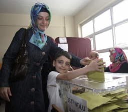 27 политических партий Турции будут участвовать в досрочных парламентских выборах 1 ноября