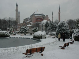Снегопад в Стамбуле, дожди в Аланье